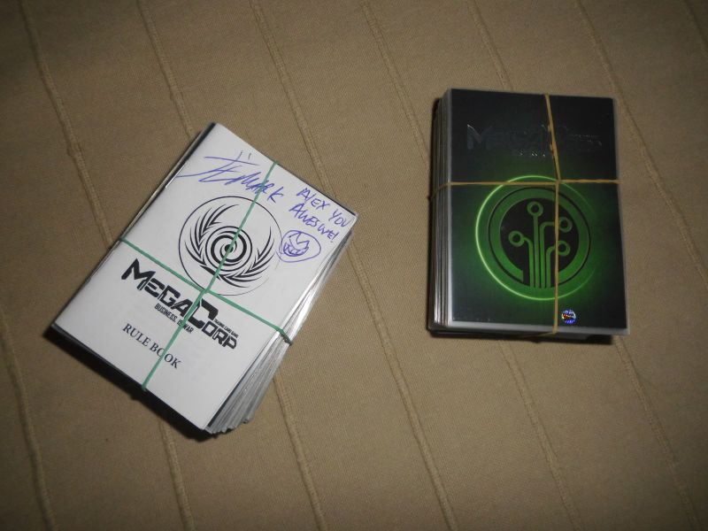 MegaCorp Trading Card Game - 2 Starter Decks The Glass Man und Raama ohne originalverpackung