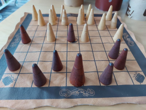 Hnefatafl Rolle Holz und Leder